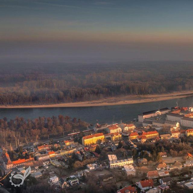 Sunrise Kube Hainburg an der Donau Exterior photo